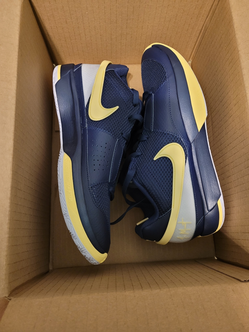 Nike  Navy and Yellow Low-Top Sneakers
